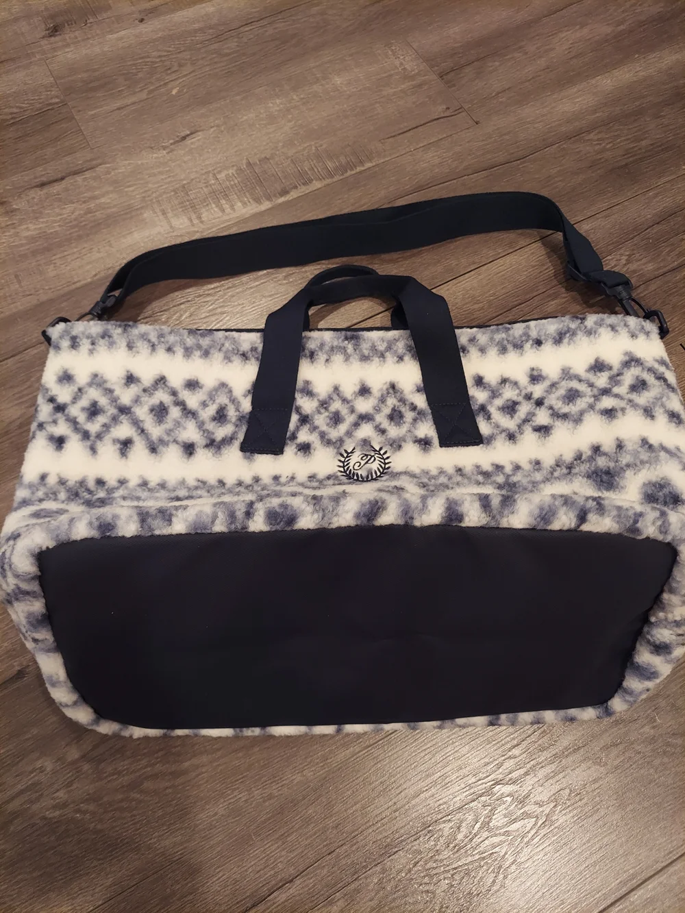 NWT Victoria's Secret PINK Cozy Plush Weekender Bag - Fair Isle Sherpa - Picture 2 of 7